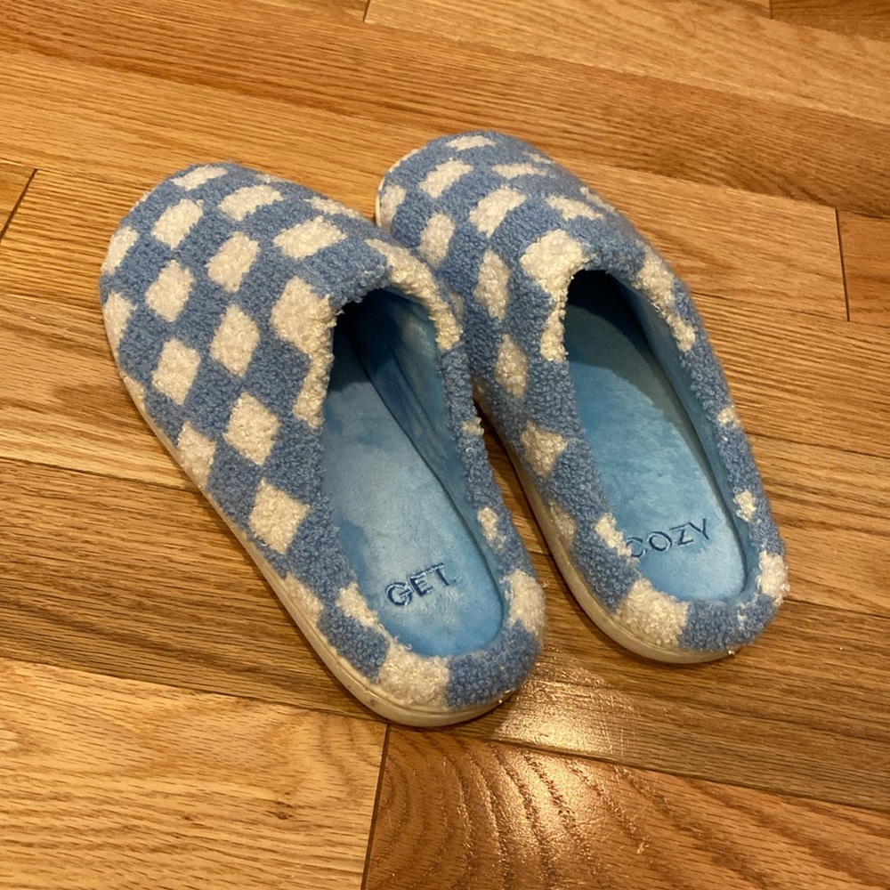 Checkered "GET COZY" Slippers in Blue/White, Size 9 - Picture 2 of 8